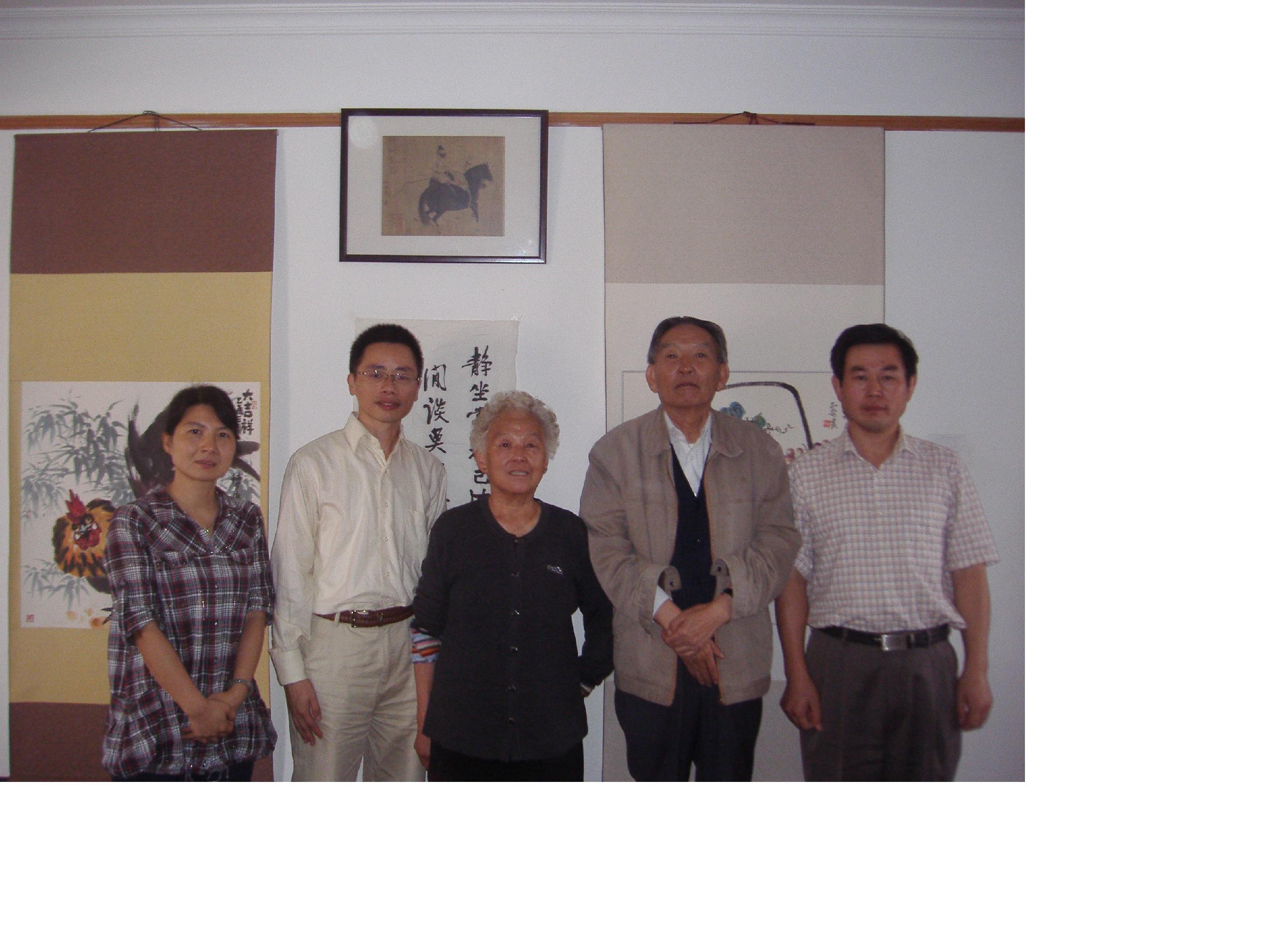 周俊院士夫妇和国产自拍
领导合影