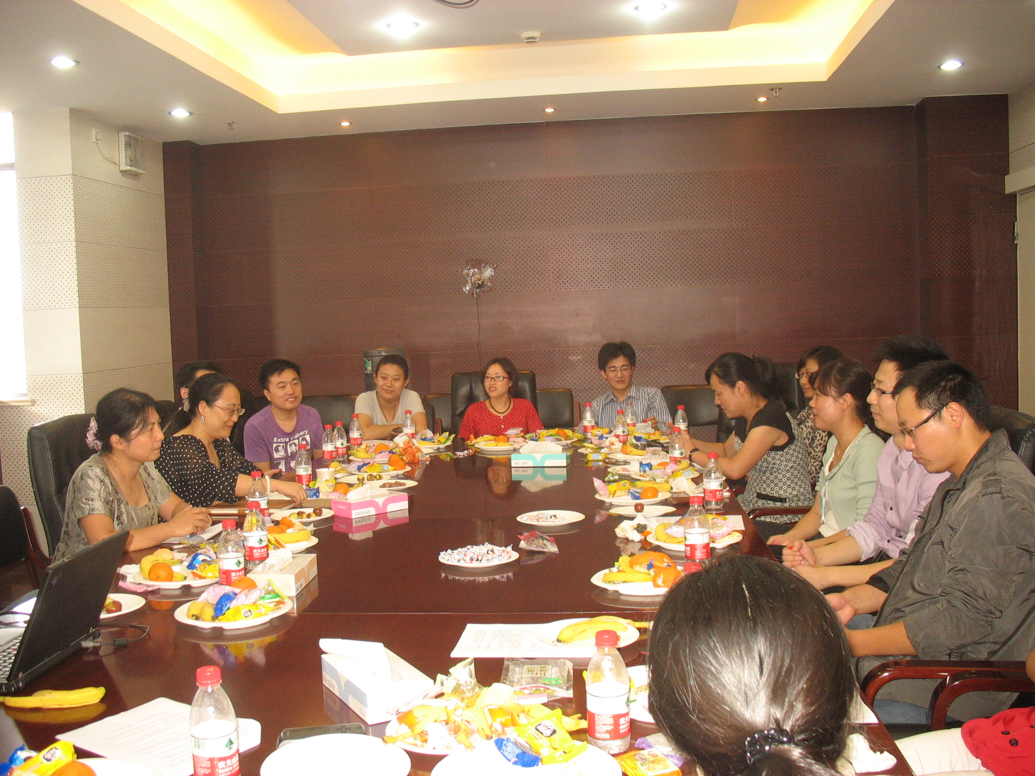 国产自拍
召开青年教师座谈会