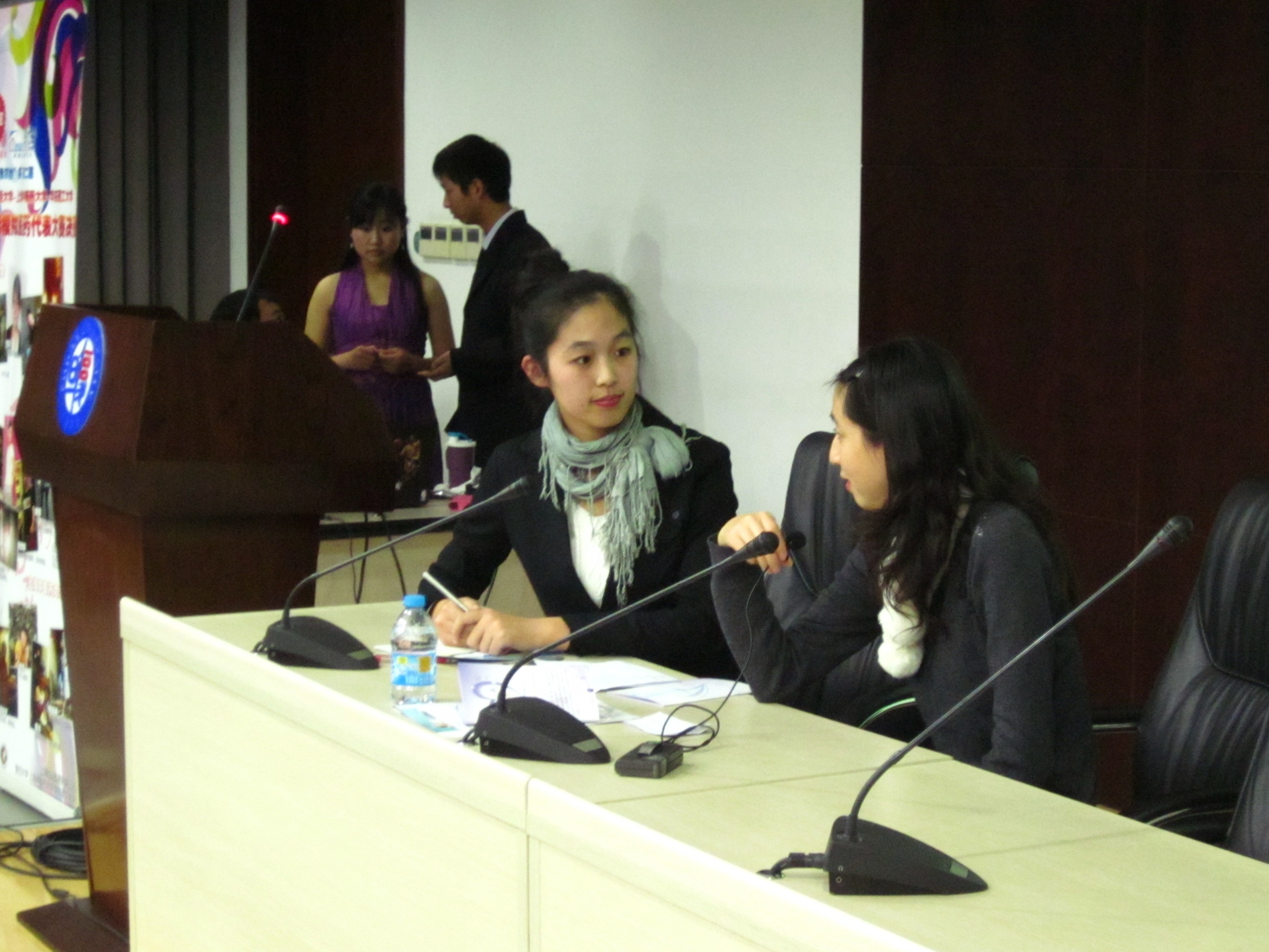 国产自拍
施歌进行“百里挑一”环节比赛